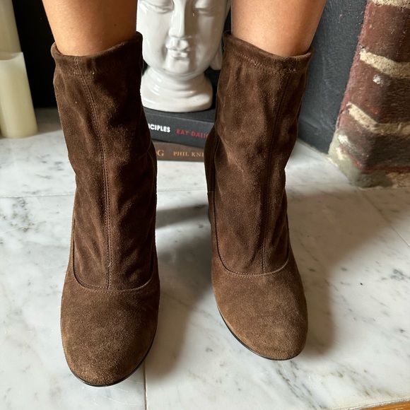 Barney’s Booties - Picture 2 of 6